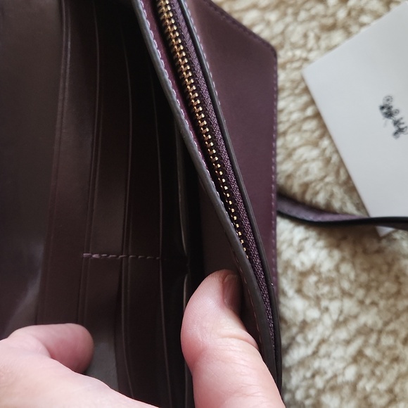 Beautiful NWT Coach Victorian Floral Hayden Berry Foldover Crossbody Clutch 🌺♥️ - Picture 13 of 17